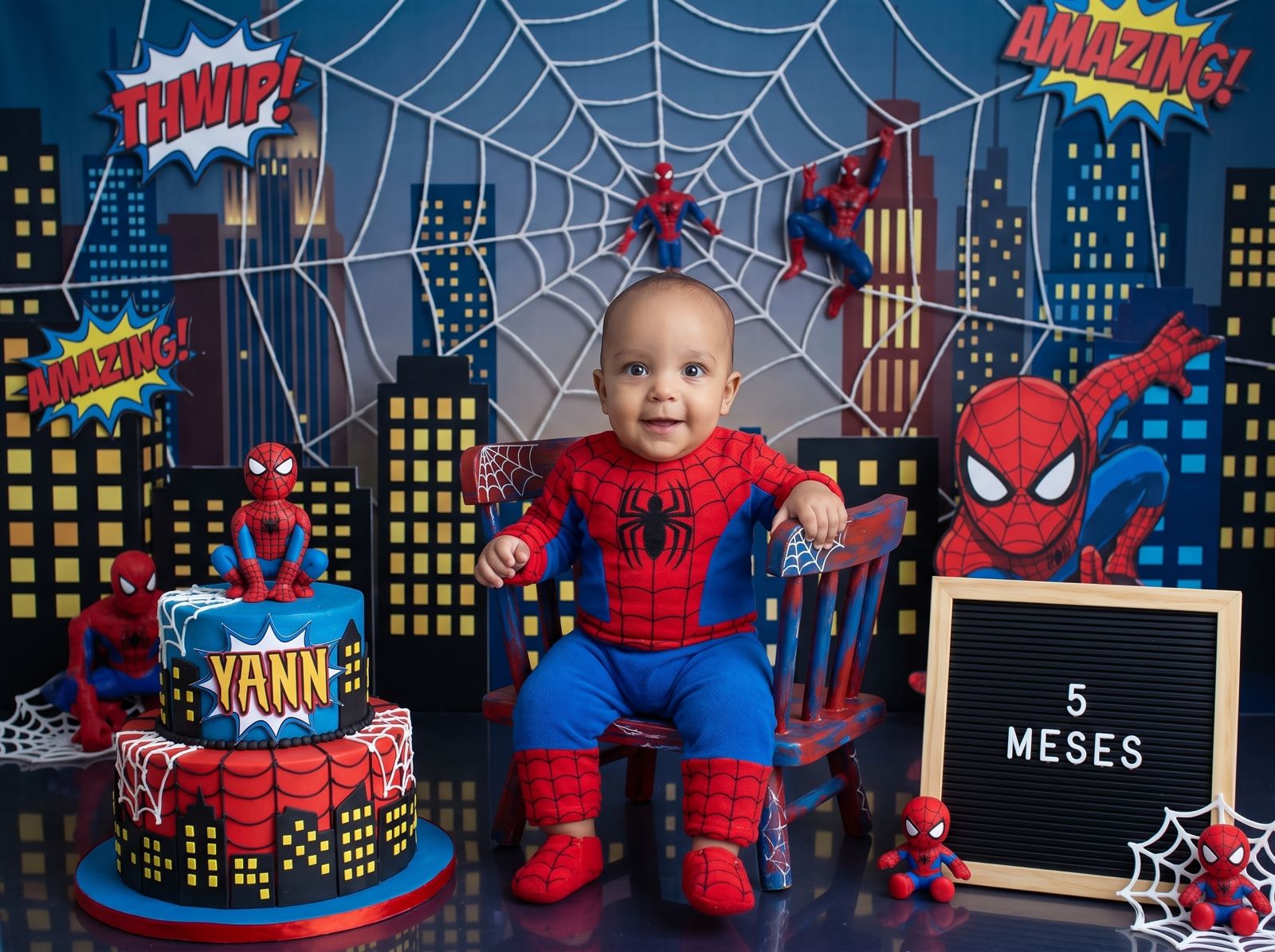 Mesversário tema Homem-Aranha criado com a TopoAI